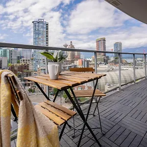 Downtown King Suite-surround Views-pool/gym/parkng Apartment Vancouver