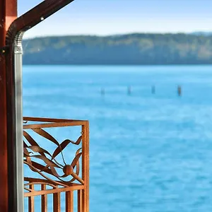 Salishan Tree House Holiday home Cowichan Bay