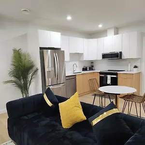 Brand New Deluxe 2 Bedroom With Ac & Den Apartment Calgary